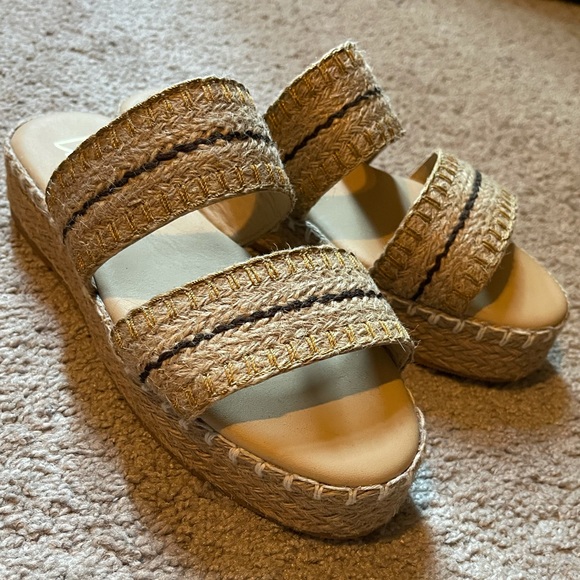 Lulu’s woven double strap sandals never worn. - Picture 4 of 7